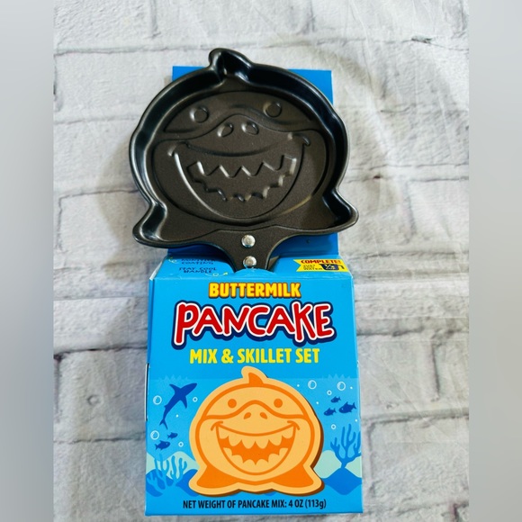 Wonder Treats Mini Baby Shark Skillet And Buttermilk Pancake Mix - Picture 1 of 7